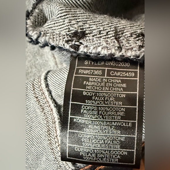 Steve Madden Dark Denim Jacket Plush Lapel Zip Sleeves Size M Timeless Mob Wife - Picture 8 of 14